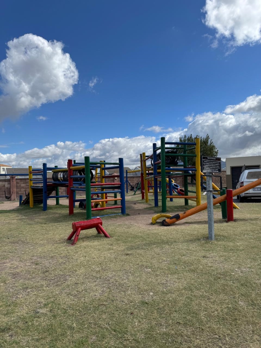 To Let 1 Bedroom Property for Rent in Guldenland Western Cape
